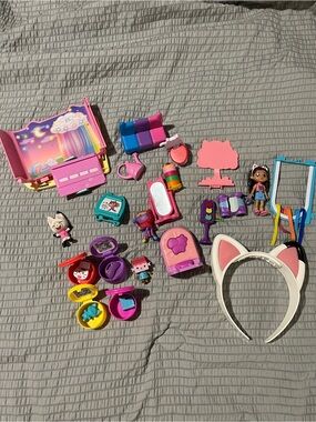 Mixed Toy Accessories Lot Barbie Dollhouse Mini Figures Light Up Cat Ears